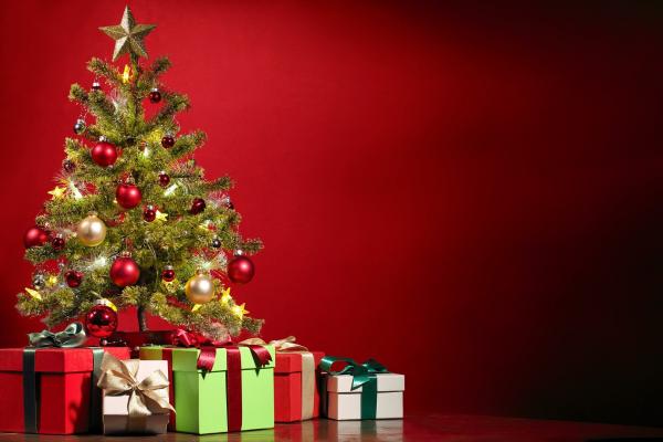 Christmas tree and presents