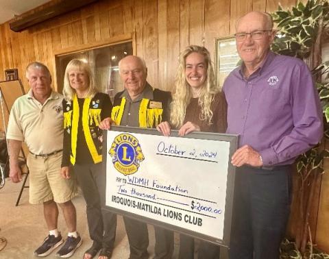 photo of lions club with cheque